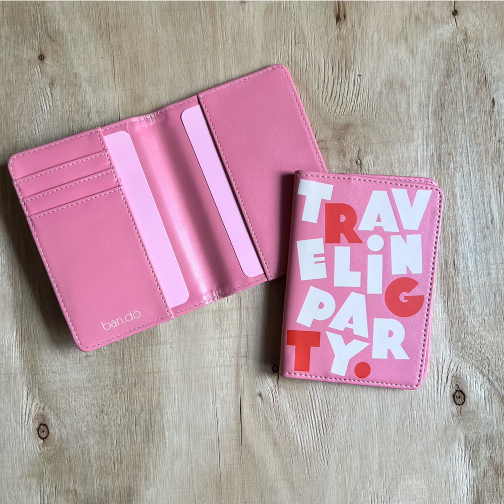 NWT ban.do Passport Holder in Traveling Party